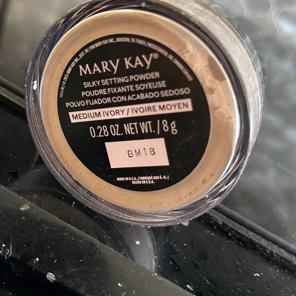 Mary Kay silky setting powder medium ivory - Picture 3 of 4